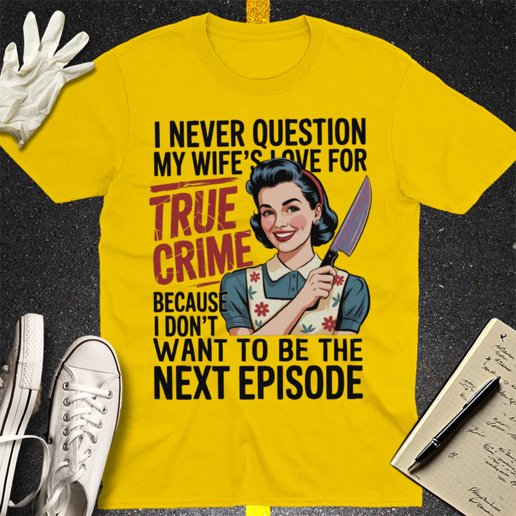 True Crime Wife T-Shirt - Daisy