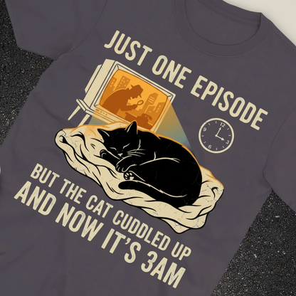 Late-Night Cat Cuddle Crime Binge T-Shirt_extreme_za